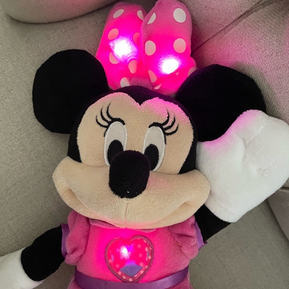 Disney Junior Mickey Mouse Singing Fun Minnie Mouse and Mickey Mouse 12” plush - Picture 7 of 9